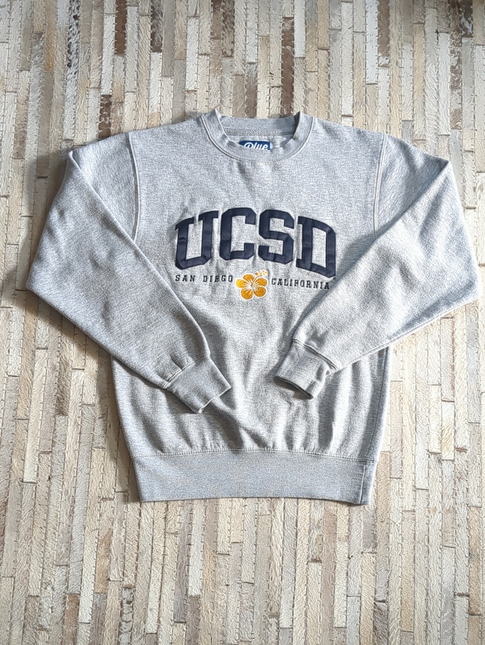 University Of California San Diego Women's XS Gray Crewneck Sweatshirt